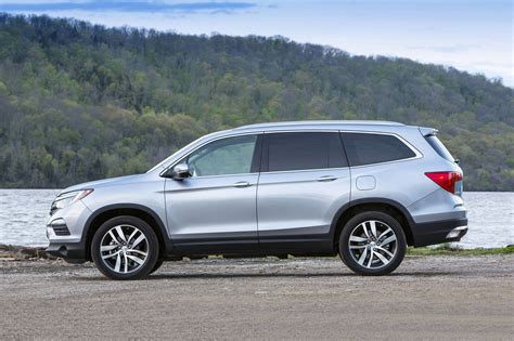 The 2017 honda pilot sits in the top half of our midsize suv rankings. 2017 Honda Pilot LX 2WD VIN Number Search - AutoDetective