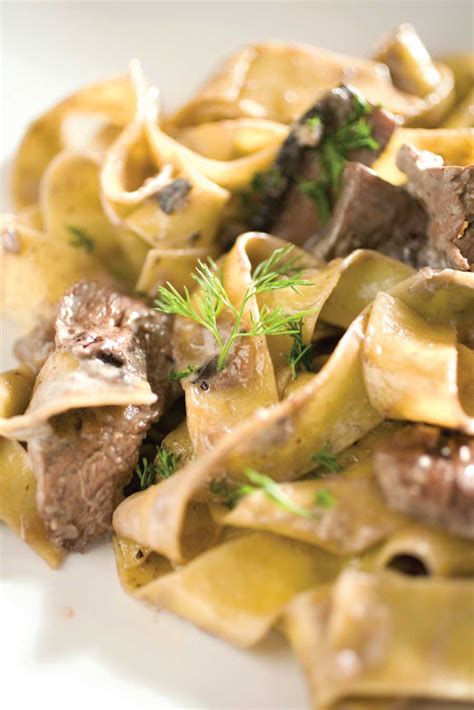 Looking for more things to do with egg noodles? Easy Beef Stroganoff Recipe