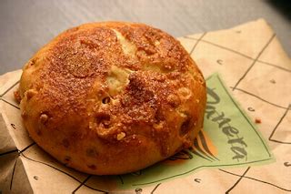 How many calories in a cinnamon crunch bagel? Big Box of CupCakes: Panera Bread Bagels