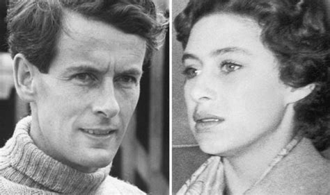 George ile eküri görüşmesine geldiği sırada oluyor. Princess Margaret: Unearthed letter reveals Peter Townsend ...