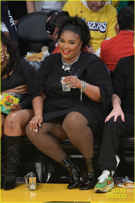 Lizzo Bares Her Thong While Twerking At The Lakers Game Photo 4400600 Photos Just Jared