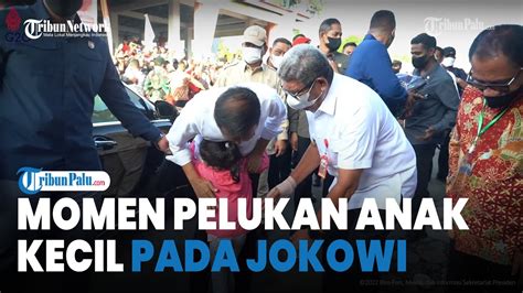 Momen Jokowi Tiba Tiba Dipeluk Anak Kecil Saat Berkunjung Ke Maluku