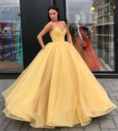 Your trusted ball gown wedding dresses online shop that helps you find your perfect dresses. Elegant Organza Ruffles V-neck Bodice Corset Ball Gowns ...