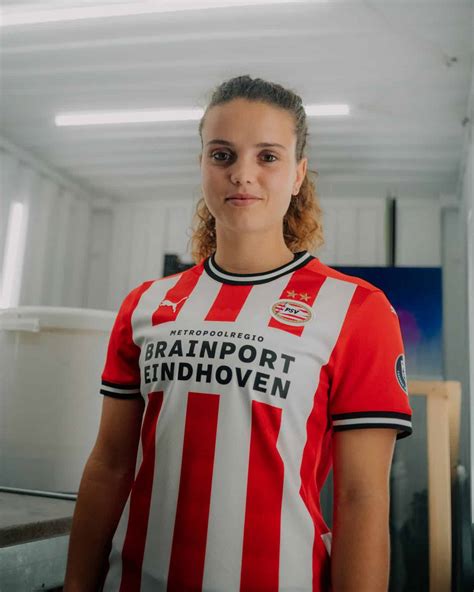 Learn all the games results, upcoming matches schedule at scores24.live! Le PSV Eindhoven dévoile ses maillots 2020-2021 avec Puma ...