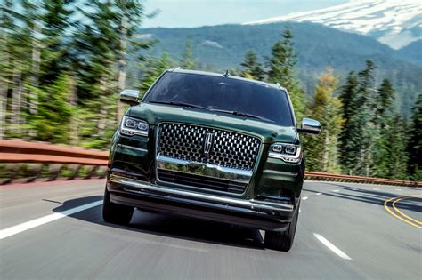 Luxury Suv Comparison Lincoln Navigator Vs Jeep Grand Wagoneer Carbuzz