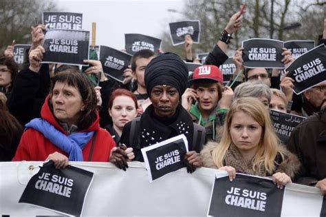 En Images Attentats 700 000 Personnes Se Sont Mobilisées Samedi Le Parisien