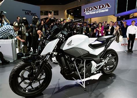 Honda Shows Off Self Balancing Electric Bike Technology Dunya News