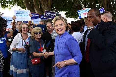 FBI in Internal Feud Over Hillary Clinton Probe - WSJ