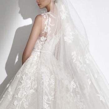 Fatto a mano, personalizzato in dimensione del colore e articolo acquistato: Elie Saab per Pronovias 2015: pizzo chantilly e fiori di ...