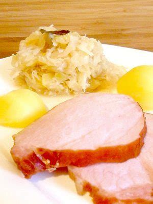 Ich habe es jetzt mit den lorbeerblättern, wacholderbeeren und 3 tl kümmel gewürzt und einmal durchgerührt. Rezept: Kasseler mit Ananas-Sauerkraut