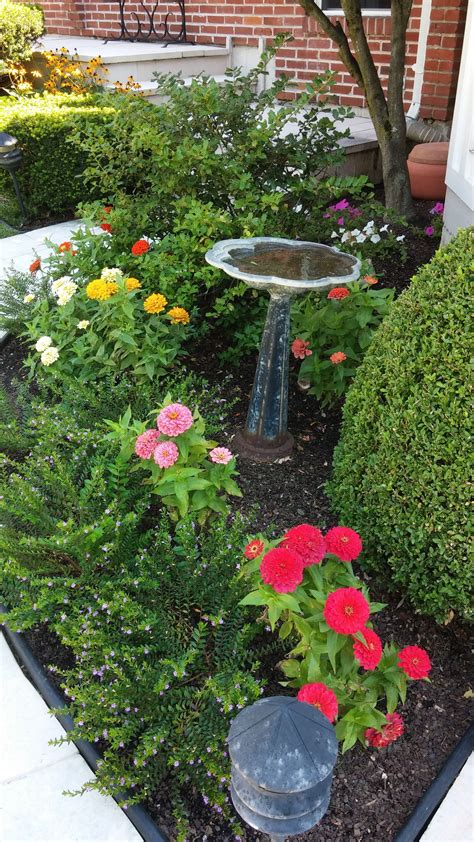 Small backyard landscaping ideas and backyard layouts need to be space saving to fit small spaces perfectly. Landscaping Small Yards - Tips and Tricks | Small yard ...