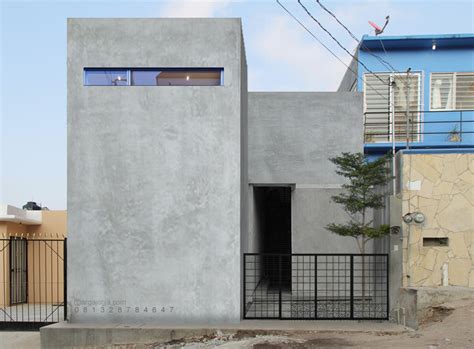 Desain Fasad Rumah Kotak Plester Tok Lahan Kecil – Argajogja