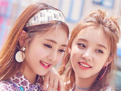 Adorable Minnie And Yuqi From Gi Dle K Pop Group 4k Wallpaper Download