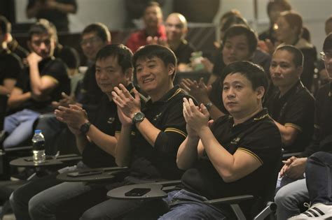 Trước, trong và sau tiêm chủng; 'Cán bộ công nghệ là xương sống, là hệ thần kinh của FPT'
