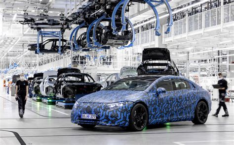 New mercedes eqs price and release date. Mercedes-Benz EQS electric luxury car will debut full-dash ...