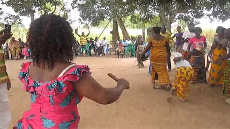 Danse Traditionnelle Baoulé Des Femmes De Yobouékro Sp Djekanou Youtube