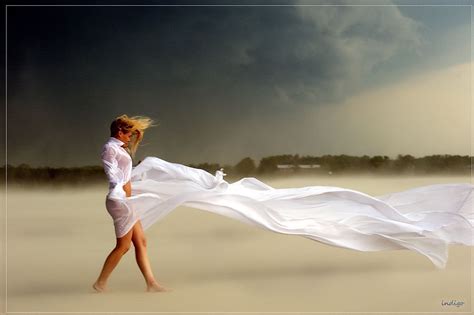 Wind Blowing The Sand And The Woman Photo Ru Windy Skirts Blowin