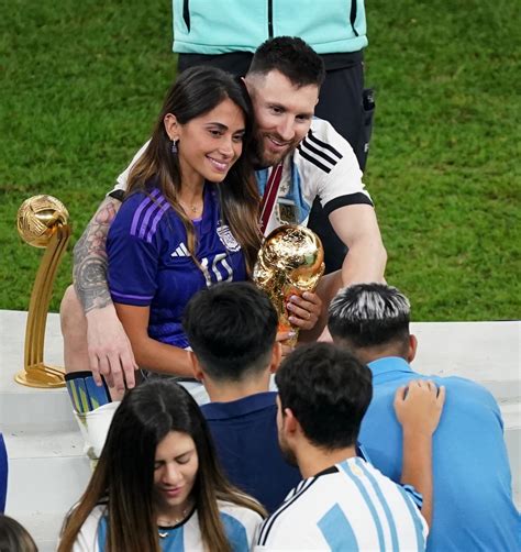 lionel messi s wife antonela roccuzzo pops in sneakers at world cup footwear news