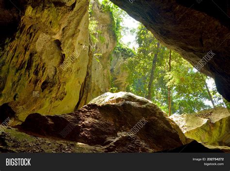 Caves Queensland Image And Photo Free Trial Bigstock