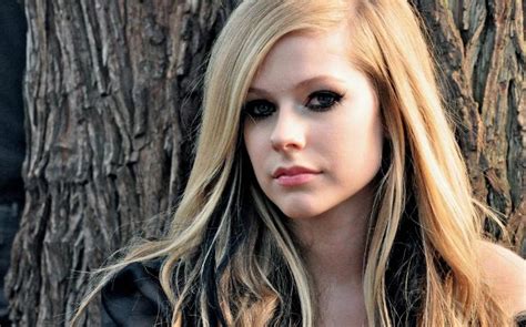 Avril Lavigne Height Weight Measurements Bra Size Shoe Size