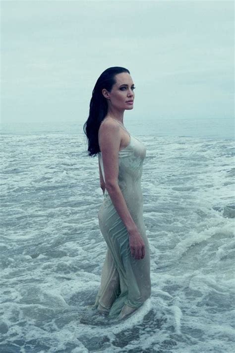Angelina Jolie No Bikini