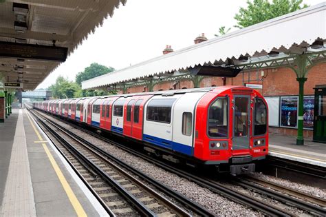 London Undergrounds Central Line Trains Set For Upgrade