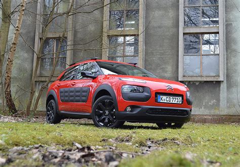 Crossovers are serious business these days, but the fact there are so many can make it difficult to know which one to buy. Die Lifestyle-Ikone Citroën C4 Cactus. | CARWALK