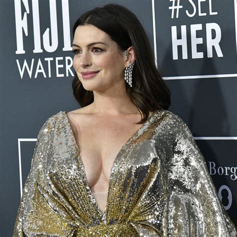 Anne Hathaway Stuns In A Sparkly Dress At The 2020 Critics Choice