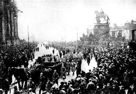 Германская империя, провозглашённая в январе 1871 года, чуть более чем за сорок лет своего существования по ряду показателей смогла войти в число наиболее промышленно развитых. Германия после Первой мировой войны: развитие и восстановление