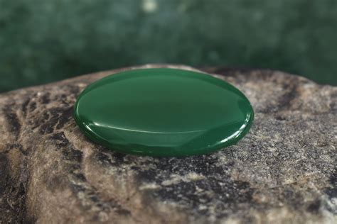 Le Jade Trois Minéraux Distincts Jadéite Néphrite Et Kosmochlor