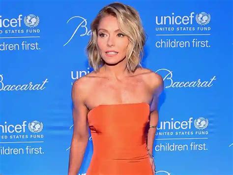 Kelly Ripa Body Measurements Bio Height Weight And More The