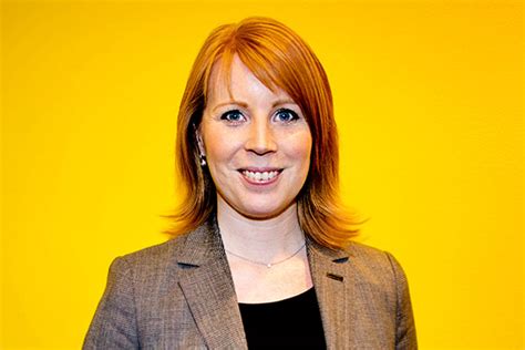 Partiledare för centerpartiet, mamma, feminist och liberal. Annie Lööf: Teflonbroilern - Chef.se
