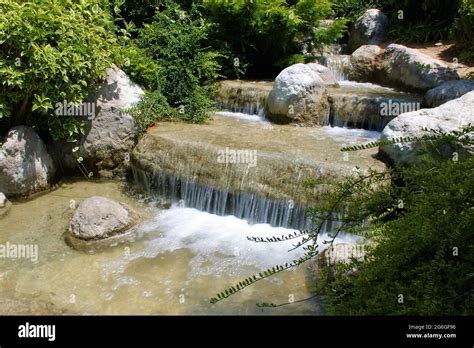 Garden Mini Waterfall Hi Res Stock Photography And Images Alamy