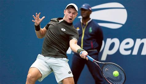 Dominik köpfer hat bei den us open der tennisprofis völlig überraschend die dritte runde erreicht. Tennis: Wunderwaffe Dominik Koepfer tut gut - Sport ...