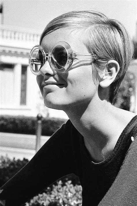 Pin By 💛 💛 On Glasses Twiggy Short Hair Styles Model