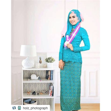 Kebaya brokat modern ini memiliki beragam finishing, seperti floy, duyung. 3 Tips Memilih Model Kebaya Muslim Untuk Acara Wisuda ...