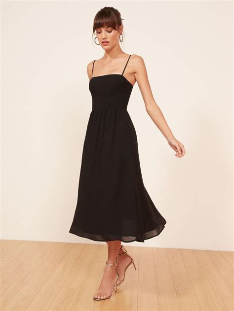 These Black Flowy Dresses Are So Easy To Wear Flowy Black Dress