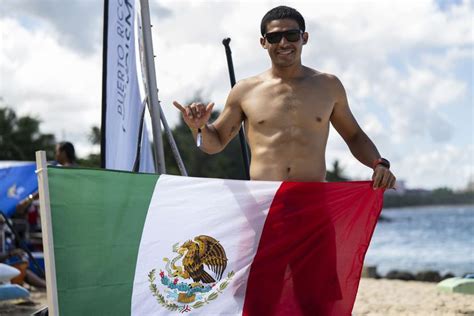 Encantado Con Las Playas Boricuas El Atleta Mexicano Javier Bicho