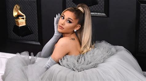 Ariana grande and dalton gomez tied the knot in may 2021, to the surprise of fans. Ariana Grande's Wedding Ring Was Designed by Husband ...