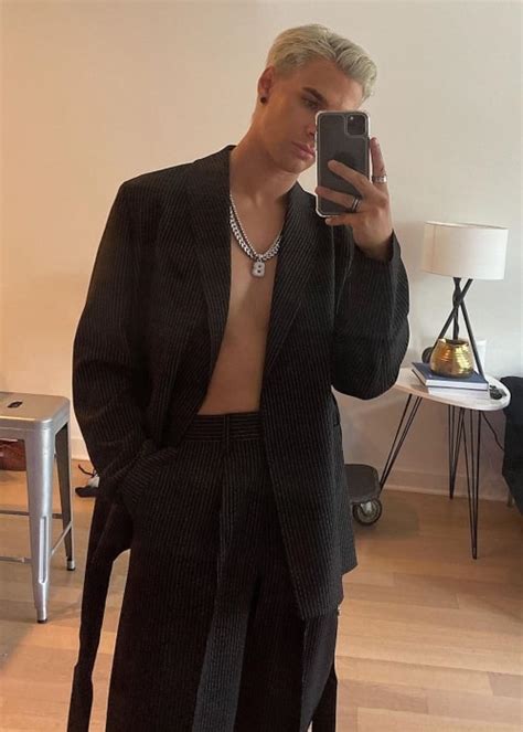 Brad mondo (@bradmondonyc) on tiktok | 208.2m likes. Brad Mondo Height, Weight, Age, Boyfriend, Facts ...