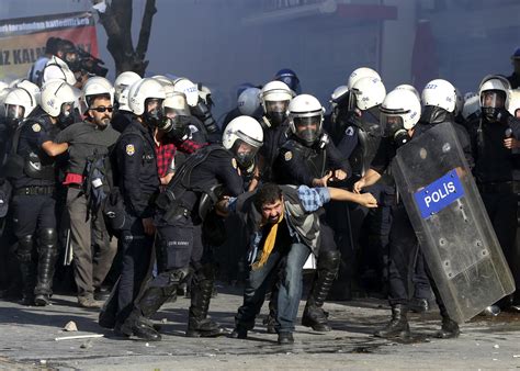 Kurdish Protesters Clash With Police In Turkey Over Isis Advance The