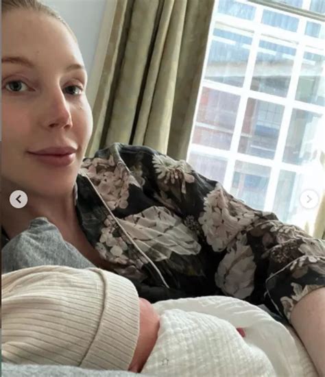Katherine Ryan Shares Snap With Daughter Violet Outside Lindo Wing After Giving Birth Ok Magazine