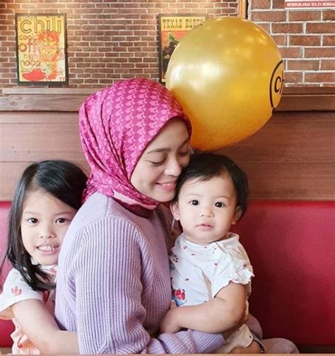 Discover and shop the collection inspired by vivy yusof. Tiap Kali Keluar Kerja Nak Ikut. Vivy Yusof Sedia Bilik ...