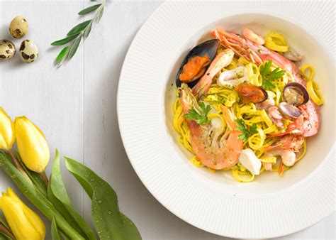 La mia salsa al prezzemolo è stretta parente, ma senza uova, della più classica salsa verde. Tagliolini allo scoglio con salsa al prezzemolo | Sapore ...