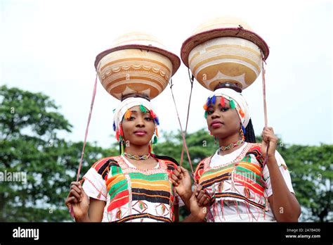 Traje tradicional hausa fulani fotografías e imágenes de alta