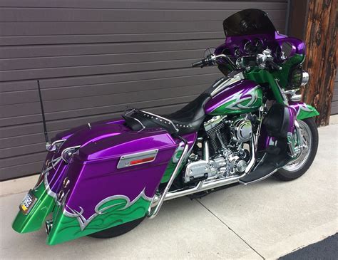 Now uwe gets the custom paint work started to match the. 2006 Harley-Davidson Custom Ultra Classic