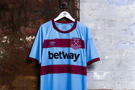 As west ham enter a new campaign at the london stadium, cheer the hammers on throughout the 20/21 season with their brand new kit by umbro. West Ham United 2020-21 Umbro Away Kit | 20/21 Kits ...