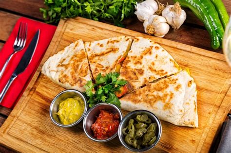 This chicken quesadilla consists of chicken, cheese, red onions, bacon, tomatoes, and barbeque sauce. Chicken Quesadillas - EASY Mexican Chicken Quesadilla
