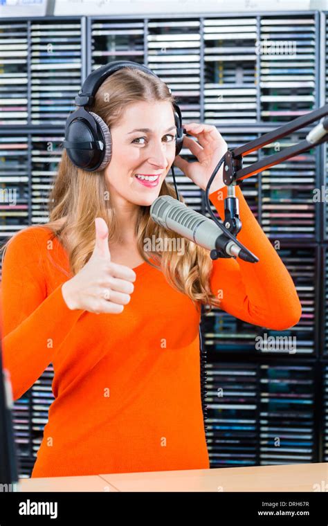 Presenter Host Hi Res Stock Photography And Images Alamy