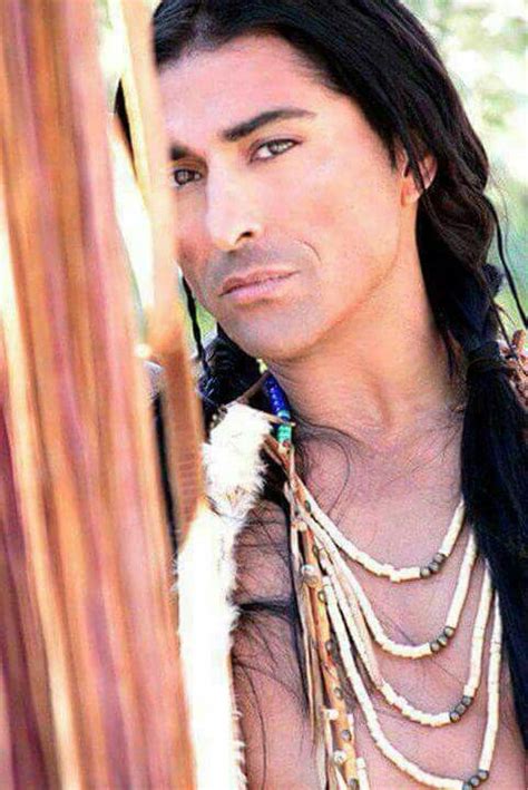 Pin By Osi Lussahatta On Ndn Native American Men Gorgeous Men